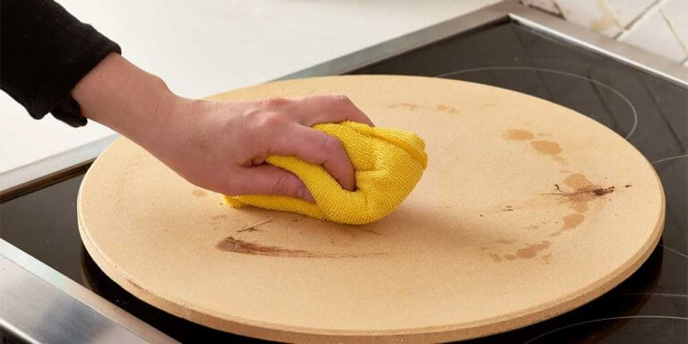 how to season a pizza stone
