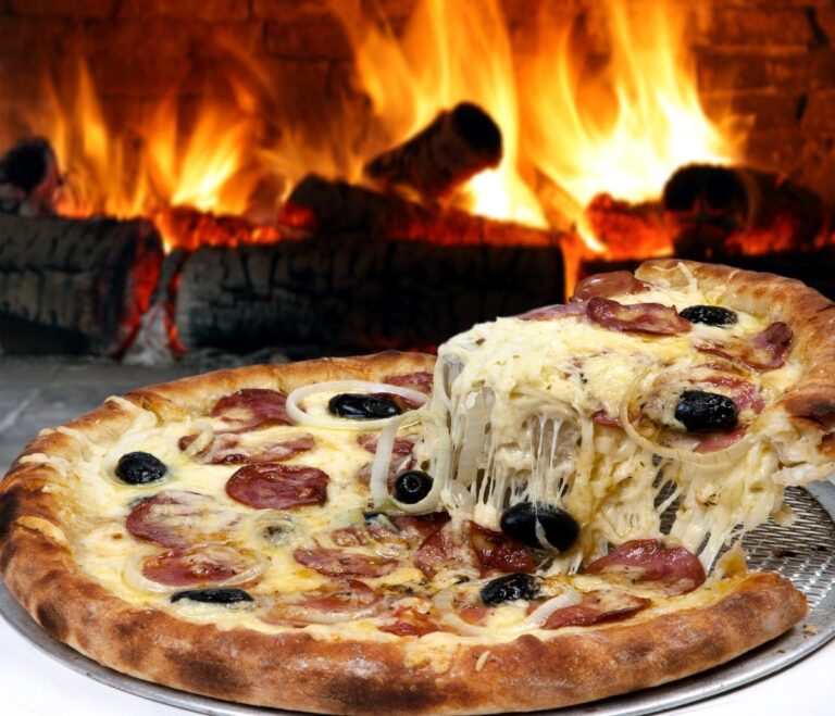 What Wood Should Use in a Pizza Oven?