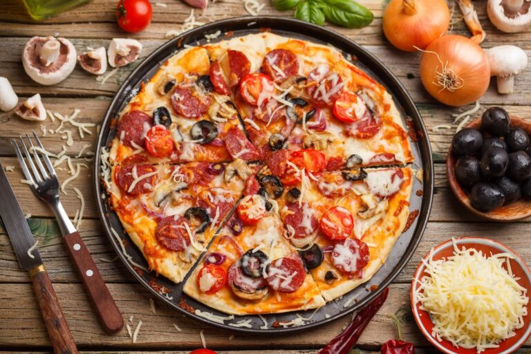 10 Different Types of Pizza Pans