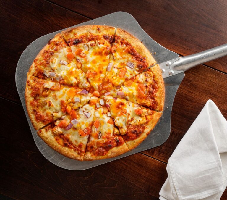 Pizza Peel Alternatives – What To Use if You Don’t Have a Pizza Peel?