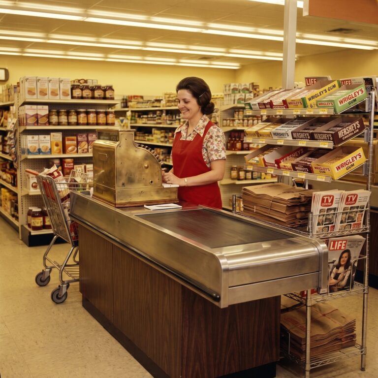 What Grocery Stores Looked Like in 1970 vs. NOW — 31 Before & Afters You Have to See